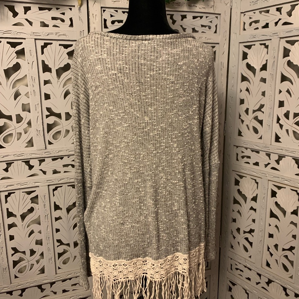 ALYA BOHO SHADES OF SILVER & OFF WHITE TEXTURED LIGHT SWEATER WITH TASSELS - Picture 7 of 10